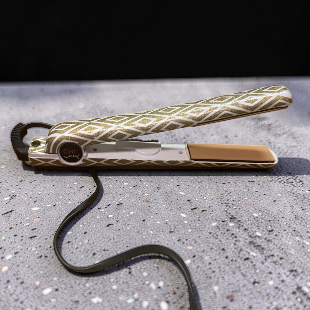 CHI Air 1 Inch Ceramic Tourmaline Flat Iron Gold White Geometric Diamond Pattern